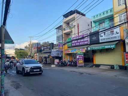 Nhà 5 Tầng ,Mặt Tiền Kinh Doanh ,Ngay Cao Đẳng Công Thương ,Ngang Bề Thế 5m , Sân Để Xe Rộng Rãi Chỉ 1.x Tỷ